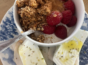 Foto principal de Desayuno saludable y completo para diario: con frambuesas y sin pan