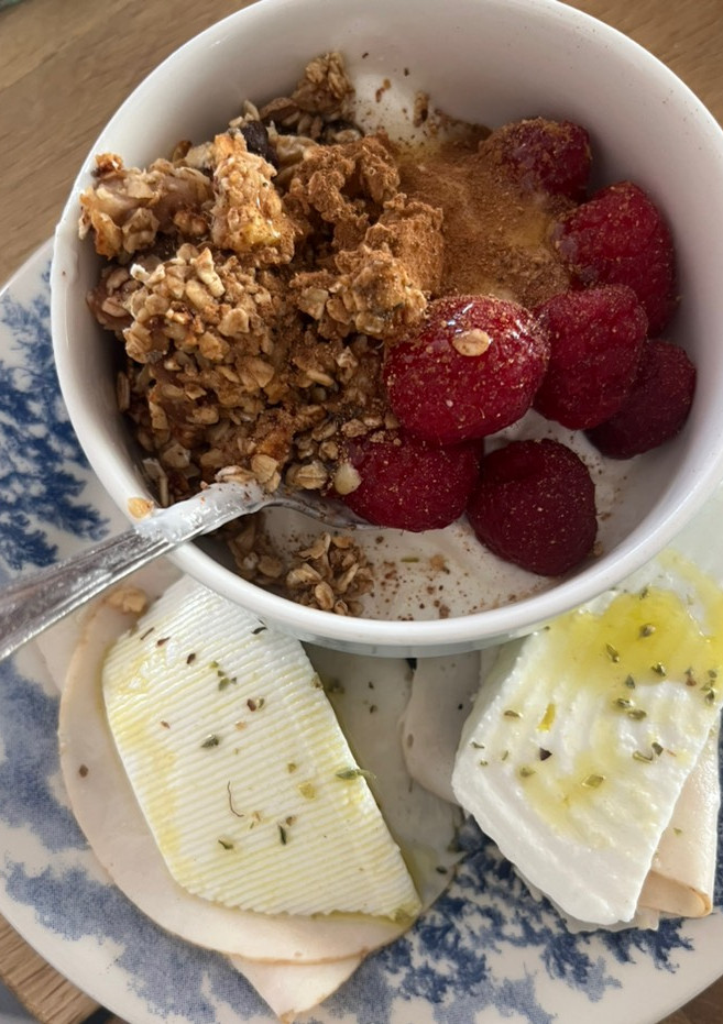 Foto principal de Desayuno saludable y completo para diario: con frambuesas y sin pan