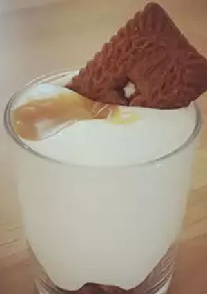 Une photo de Verrine spéculos, fromage blanc, caramel beurre salé