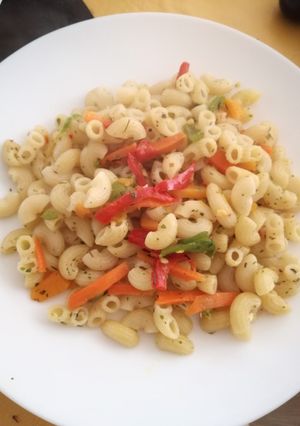 Una foto de Fideos con verduras salteadas