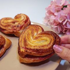 ❤️ Heart-Shaped Puff Pastry Buns with Your Favorite Filling A picture of ❤️ Heart-Shaped Puff Pastry Buns with Your Favorite Filling.