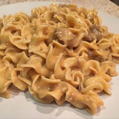 A picture of Beef Stroganoff.