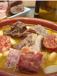 Una foto de Fabada asturiana