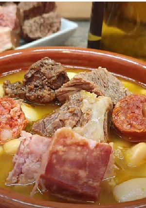 Una foto de Fabada asturiana