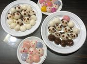 A picture of sesame seeds balls