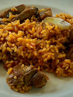 Una foto de Arroz con pavo y alcachofas