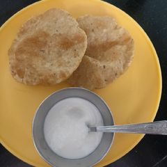 A picture of Aloo ki Puri.