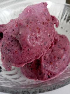 Una foto de Sorbete de varias frutas con crema de coco