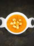 Crema di carote con curcuma e zenzero all'aroma di origano