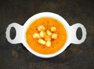 Foto di Crema di carote con curcuma e zenzero all'aroma di origano