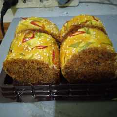 A picture of Roti gulung abon.