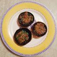 Champiñones rellenos de anchoa, ajo y perejil