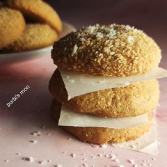A picture of Coconut cookies.