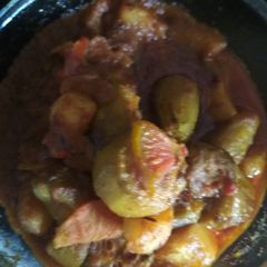 A picture of Aaloo parwal curry.