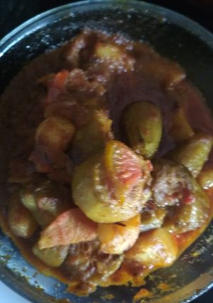 A picture of Aaloo parwal curry.