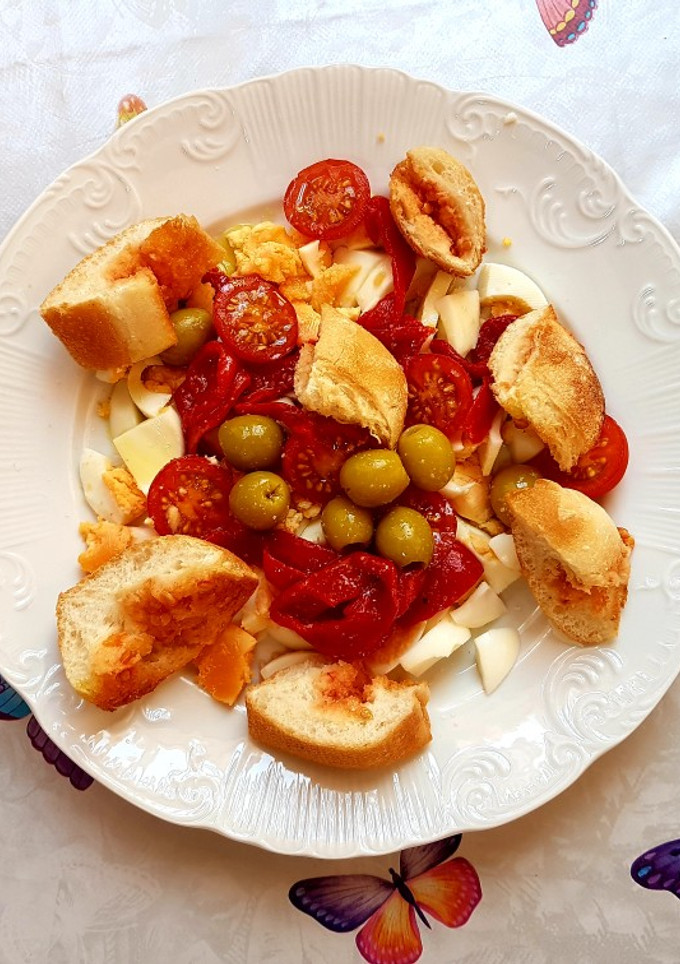 Una foto de Ensalada con huevo duro