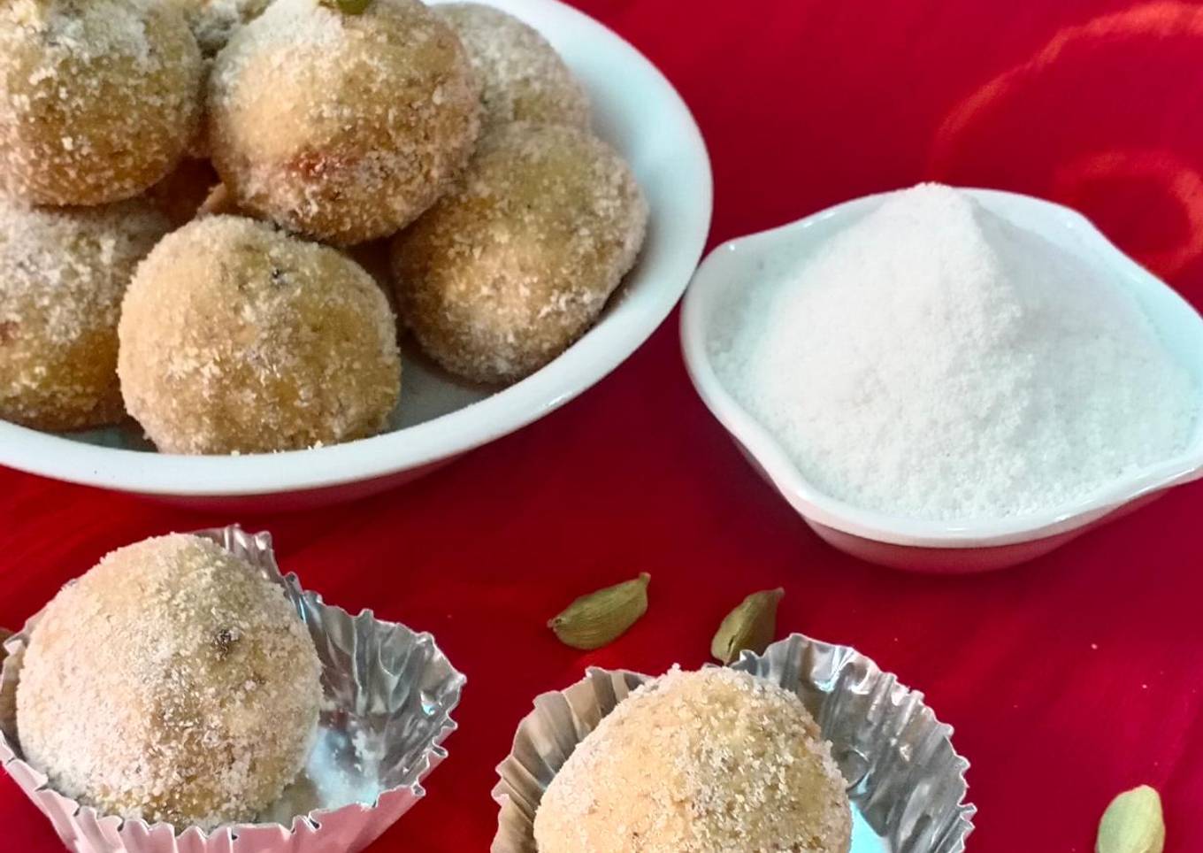 Sooji besan ladoo