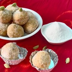 Sooji besan ladoo A picture of Sooji besan ladoo.