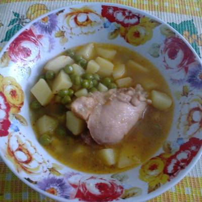 Бедро куриное. Бедра тушеные в кастрюле. Тушеные куриные бедра. Тушёные куриные ножки в кастрюле в сметане. Бедра тушеные в кастрюле.