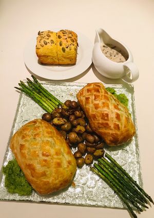 รูปของ แซลมอนเวลลิงตัน (Salmon Wellington or Salmon En Croute)