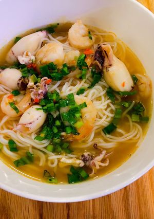 Hình của món Bún Thái hải sản cay.