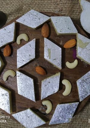 A picture of Kaju katli.