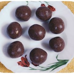 A picture of Ragi ladoo.