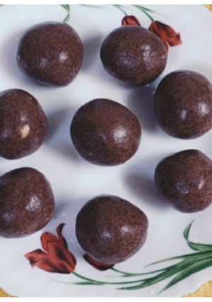 A picture of Ragi ladoo.