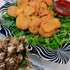 Aloo Pakora Platter A picture of Aloo Pakora Platter.