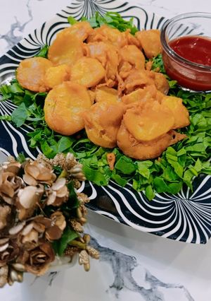 A picture of Aloo Pakora Platter.