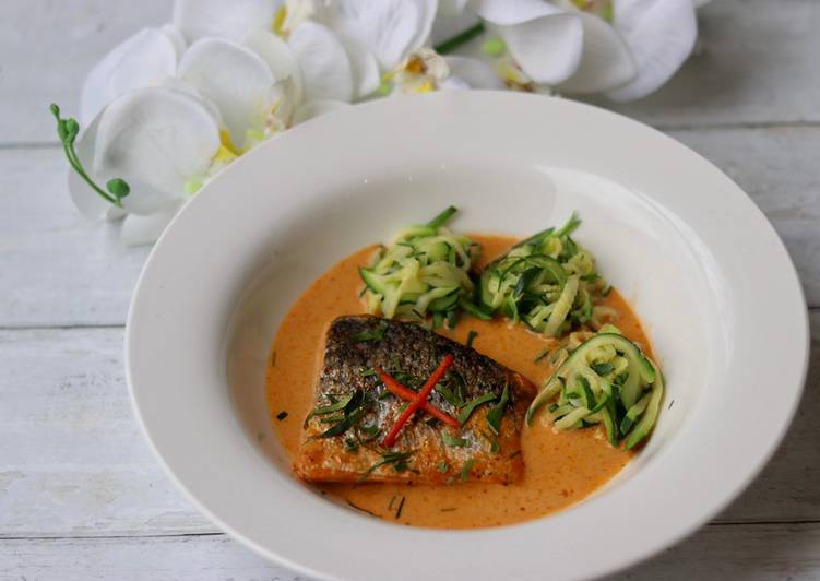 Steps to Make Perfect Red curry Salmon with zucchini noodles 🍛 🍣