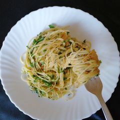 A picture of Spaghetti Aglio olio peperoncino.
