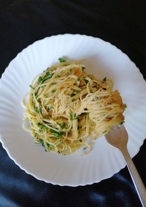 A picture of Spaghetti Aglio olio peperoncino.