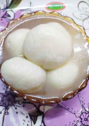 रसगुल्ला (Rasgulla Recipe in Hindi) रेसिपी मुख्य फोटो