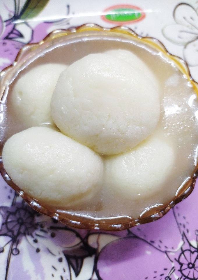 रसगुल्ला (Rasgulla Recipe in Hindi) रेसिपी मुख्य फोटो