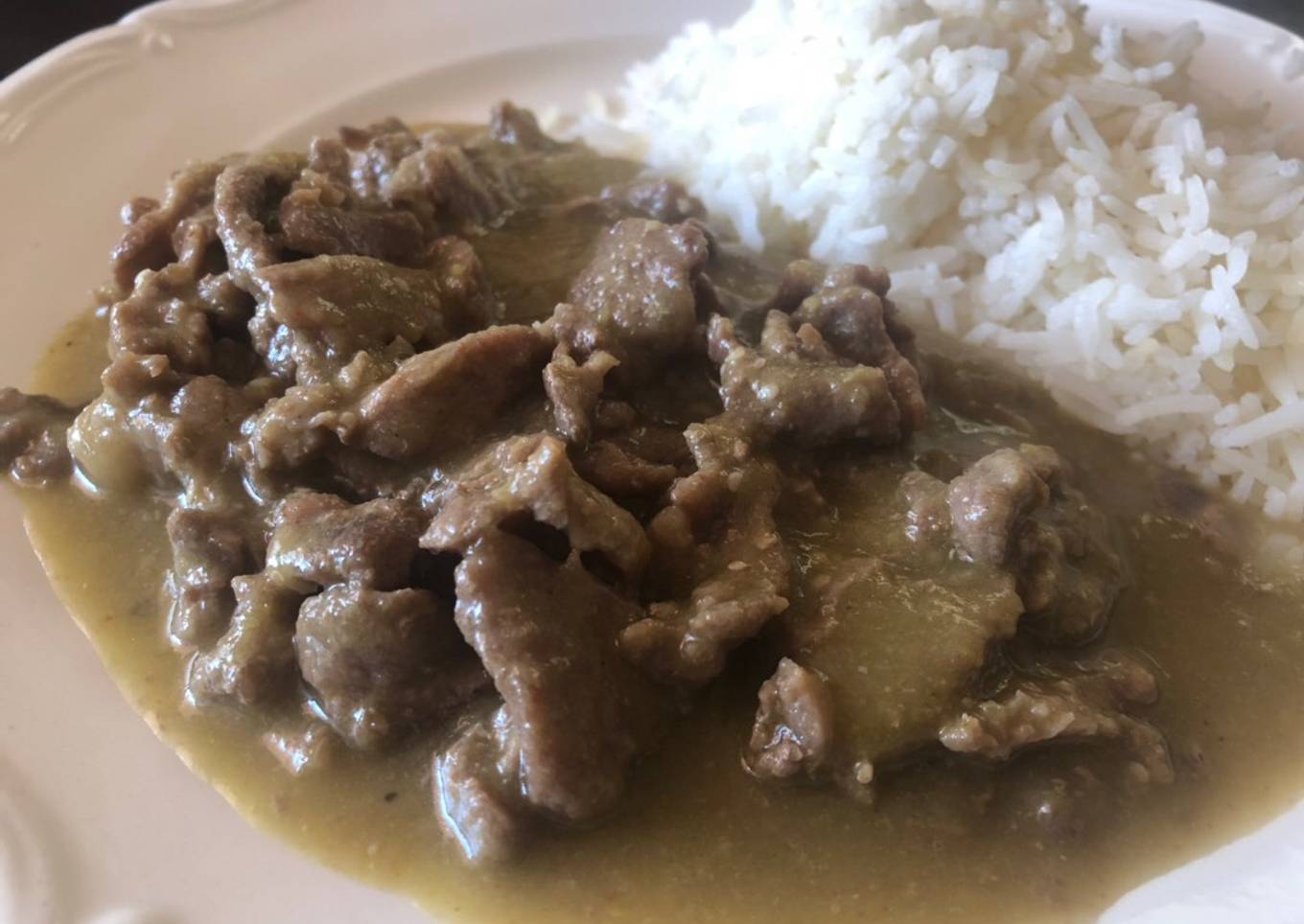 Bistéck de Res Sonorense en Salsa Verde