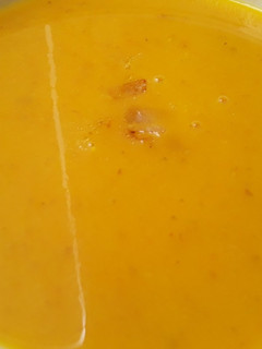 Una foto de Crema de zanahoria🥕, pera🍐 y cebolla🌰🥘