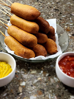 Una foto de Corn dogs 🌭