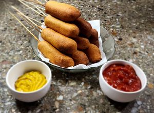 Una foto de Corn dogs 🌭