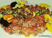 Una foto di tartare di salmone