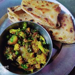 A picture of Aloo gobhi.