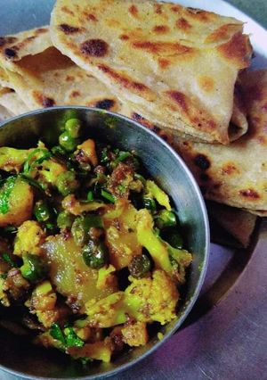 A picture of Aloo gobhi.