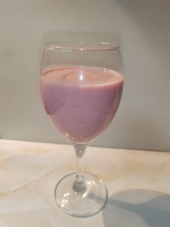 Una foto de Batido de fresa🍓😋