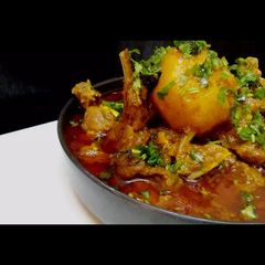 A picture of Chicken curried potatoes.