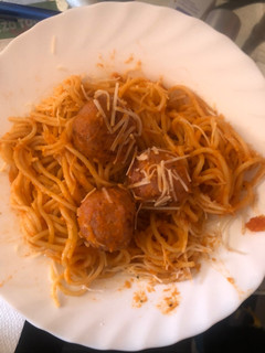 Una foto de Espaguetis con albóndigas