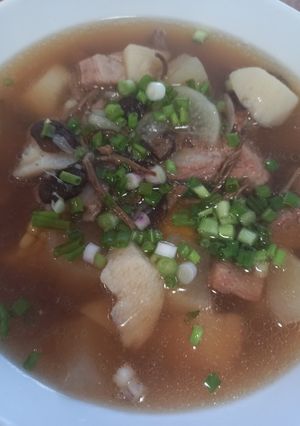 A picture of Pork ribs soup.