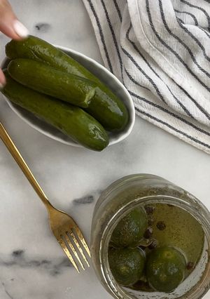 Una foto de Pepinillos en vinagre keto