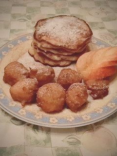 Φωτογραφία της συνταγής Λουκουμάδες και pancakes με μήλο