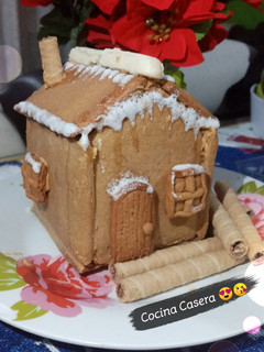 Una foto de Casa de jengibre / Galletas de jengibre navideñas 🎄🎅🏻😍🤤