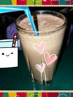 Una foto de Batido de plátano con cacao y té verde Matcha